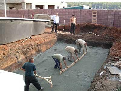 Установка чаши композитного бассейна